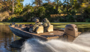 Yamaha 1-Liter Midrange F70 Outboard Motor - Image 3