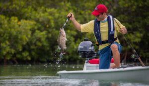 Yamaha 72-cc 2.5-hp Portable Outboard Motor - Image 4