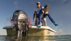 Yamaha 432-cc 25-hp Portable Outboard Motor - Image 9
