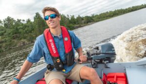 Yamaha 212-cc 8-hp Portable Outboard Motor - Image 6