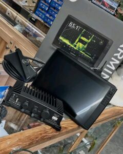 Garmin ECHOMAP Ultra 2 126sv LiveScope Bundle - Image 2