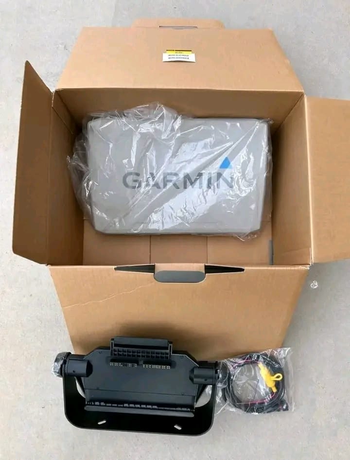 Untitled.-4-1.jpg Garmin 126sv UHD Fish Finder/GPS with brand‑new GLS10 black box and new LVS34 LiveScope transducer - Image 1